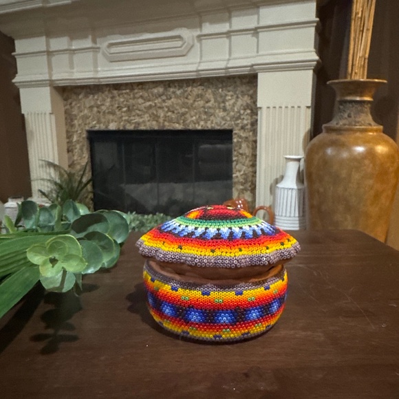 Vintage 4” Beaded Sun Plaque Clay Huichol Mexican Folk Art Trinket Box - Picture 2 of 5